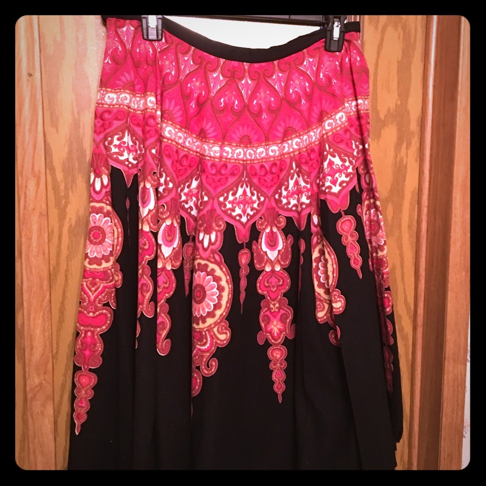 Very cute cotton knee-length skirt.